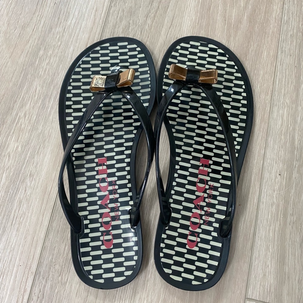 Coach / 5.5-6 / Waterproof flip flops with gold bow detail! Adorable sandal!